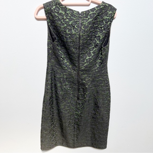 Alice + Olivia Green Jacquard V-Neck Dress - Picture 4 of 8